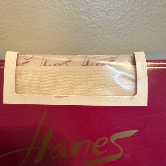 Hanes Silk Reflections Shapers Hosiery - Pearl - Picture 4 of 7